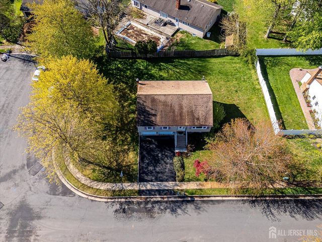 6 Sussex Court, Edison, NJ 08820