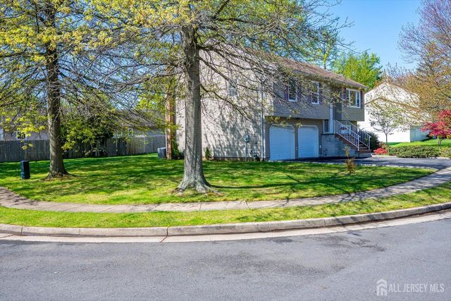 6 Sussex Court, Edison, NJ 08820