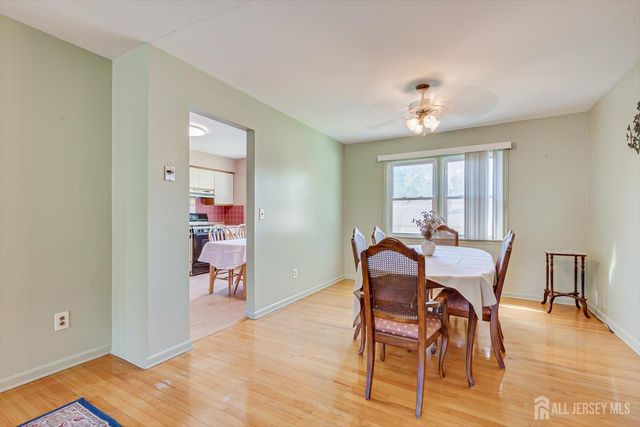 6 Sussex Court, Edison, NJ 08820