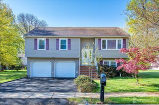 6 Sussex Court, Edison, NJ 08820