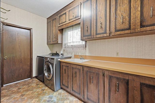 813 COLLEGE Road, Council Bluffs, IA 51503