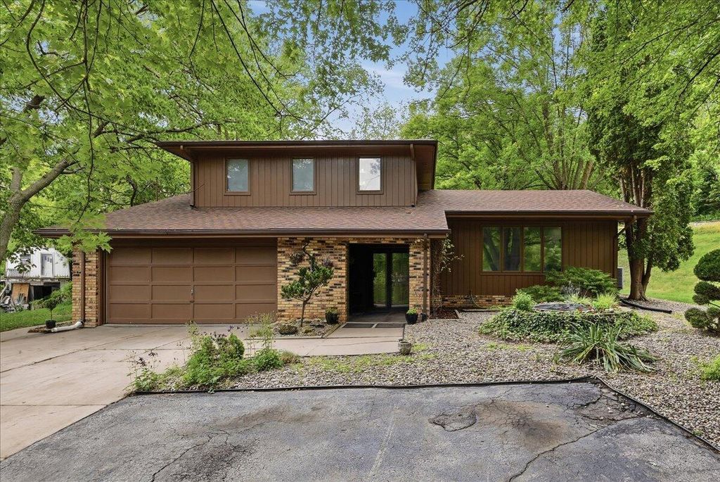 813 COLLEGE Road, Council Bluffs, IA 51503