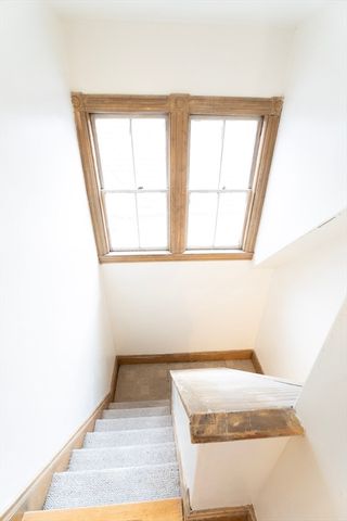 112 Fort Hill Ave, Lowell, MA 01852