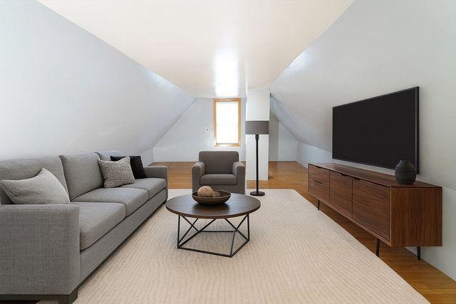 112 Fort Hill Ave, Lowell, MA 01852