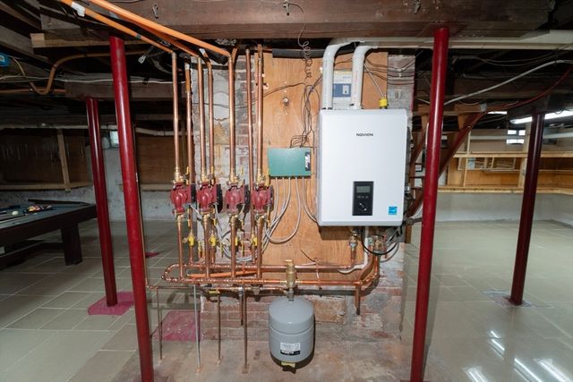 112 Fort Hill Ave, Lowell, MA 01852