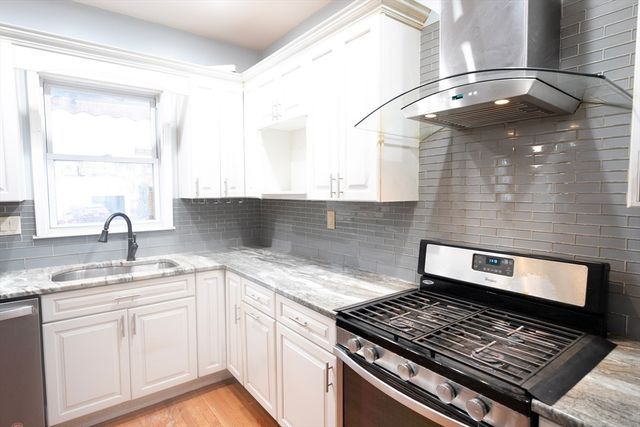 112 Fort Hill Ave, Lowell, MA 01852