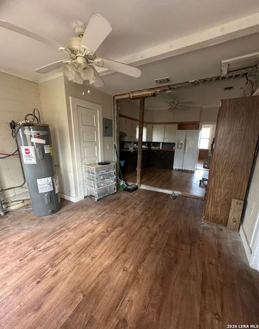 86 Fm 478, Floresville, TX 78114