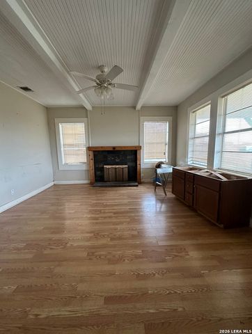 86 Fm 478, Floresville, TX 78114