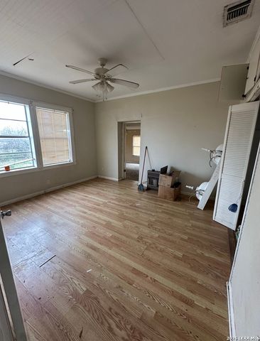 86 Fm 478, Floresville, TX 78114