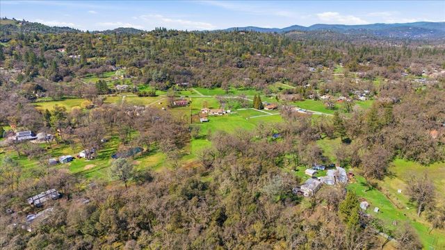 10793 Horton St, Penn Valley, CA 95946