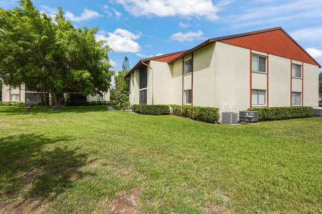 4709 Sable Pine Circle B1, West Palm Beach, FL 33417