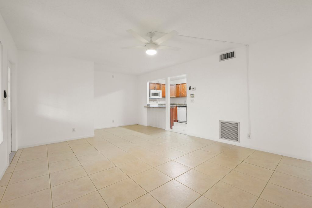 4709 Sable Pine Circle B1, West Palm Beach, FL 33417
