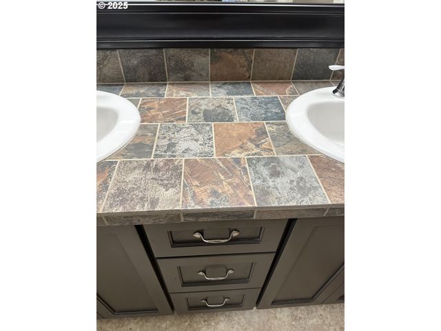 403 Ne HOLIDAY Ave, Dallas, OR 97338