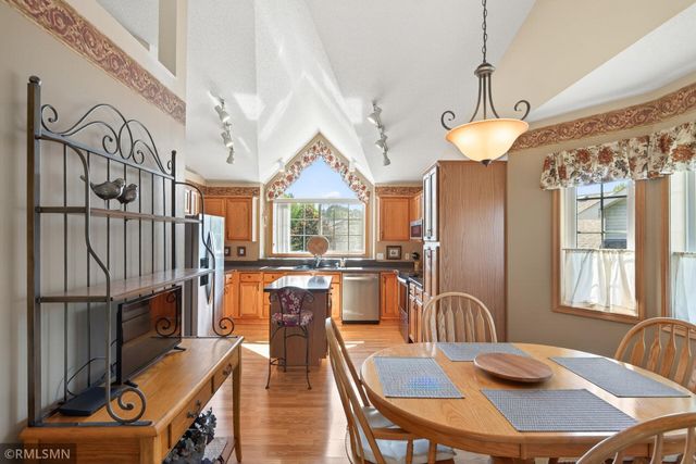 893 Marnie Circle S, Maplewood, MN 55119