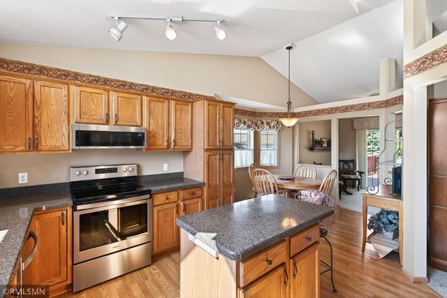 893 Marnie Circle S, Maplewood, MN 55119