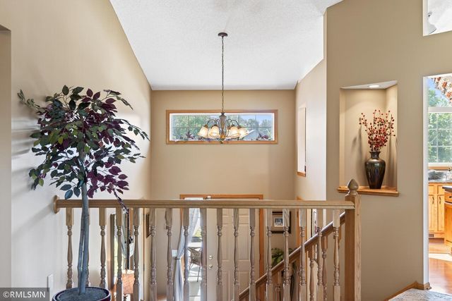 893 Marnie Circle S, Maplewood, MN 55119