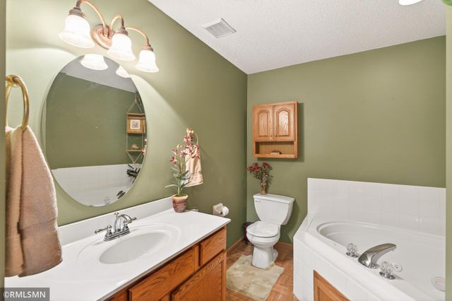 893 Marnie Circle S, Maplewood, MN 55119