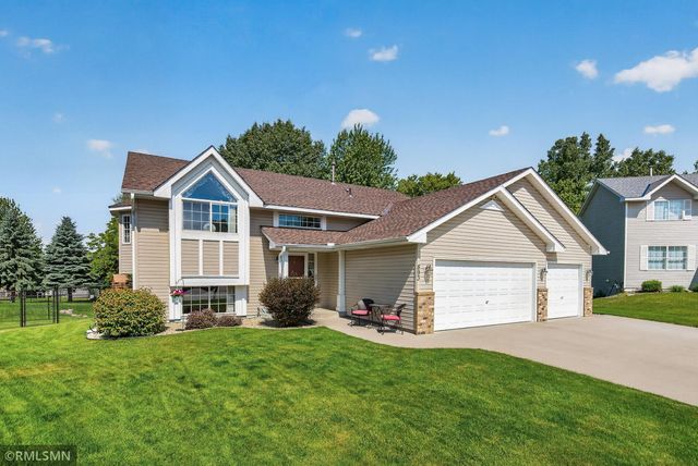 893 Marnie Circle S, Maplewood, MN 55119