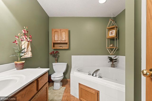 893 Marnie Circle S, Maplewood, MN 55119