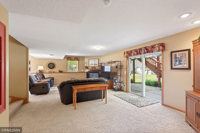 893 Marnie Circle S, Maplewood, MN 55119