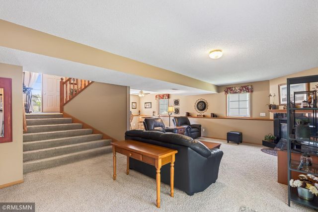 893 Marnie Circle S, Maplewood, MN 55119
