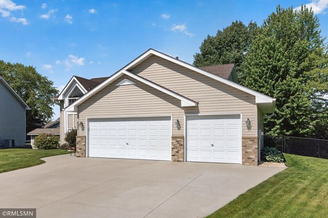 893 Marnie Circle S, Maplewood, MN 55119