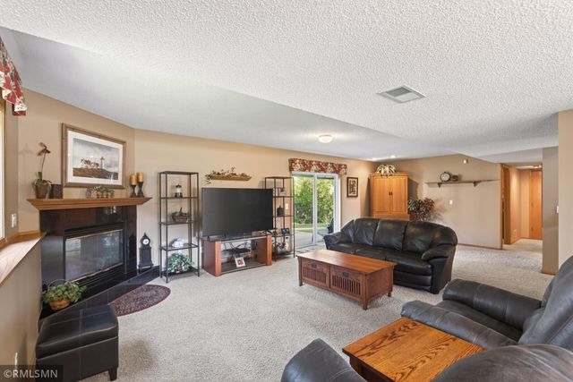 893 Marnie Circle S, Maplewood, MN 55119