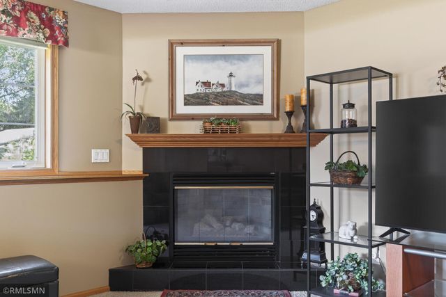 893 Marnie Circle S, Maplewood, MN 55119