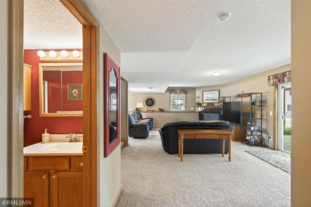 893 Marnie Circle S, Maplewood, MN 55119