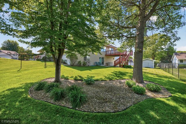 893 Marnie Circle S, Maplewood, MN 55119