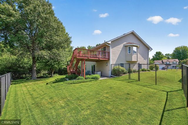 893 Marnie Circle S, Maplewood, MN 55119