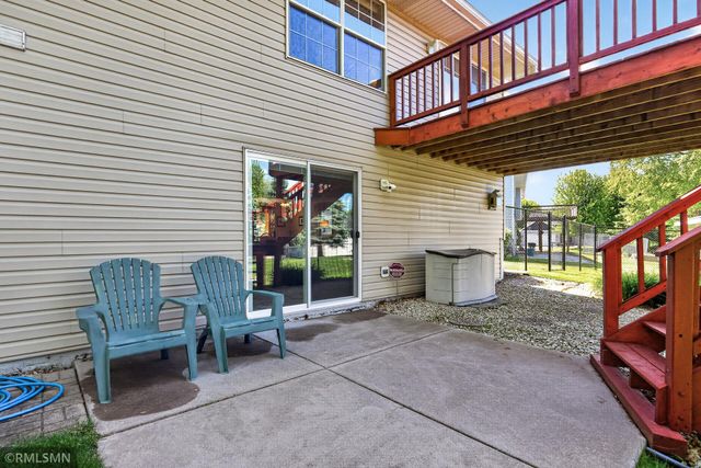893 Marnie Circle S, Maplewood, MN 55119