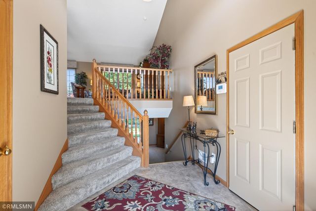 893 Marnie Circle S, Maplewood, MN 55119
