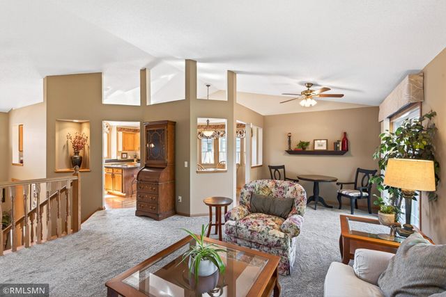 893 Marnie Circle S, Maplewood, MN 55119