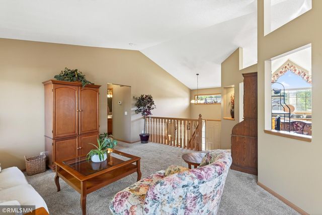 893 Marnie Circle S, Maplewood, MN 55119
