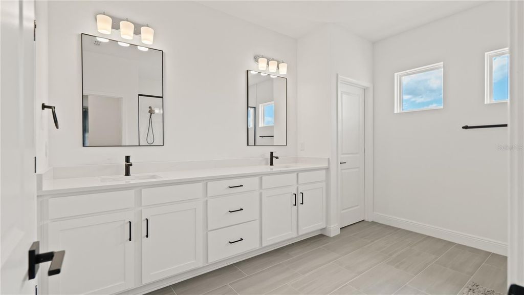 Image 11 of property listing at 15239 LAKE LAMONIA STREET, Winter Garden, FL 34787