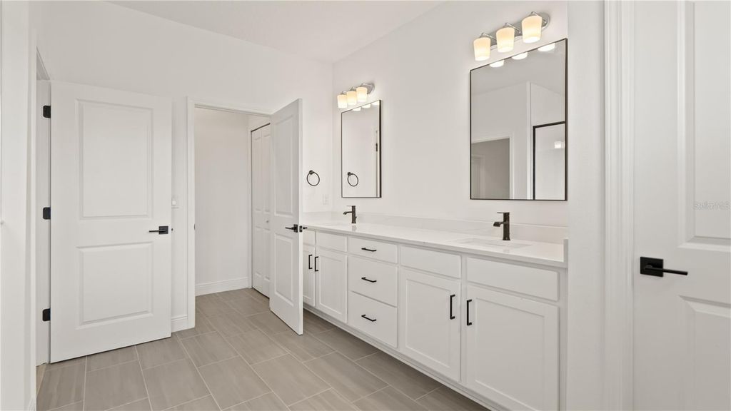 Image 12 of property listing at 15239 LAKE LAMONIA STREET, Winter Garden, FL 34787