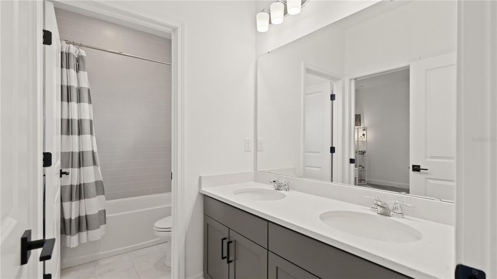 Image 18 of property listing at 15239 LAKE LAMONIA STREET, Winter Garden, FL 34787