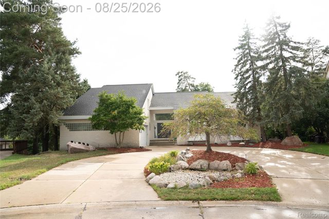 31033 Evergreen Court, Farmington Hills, MI 48331