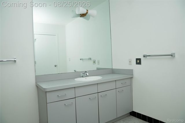 31033 Evergreen Court, Farmington Hills, MI 48331