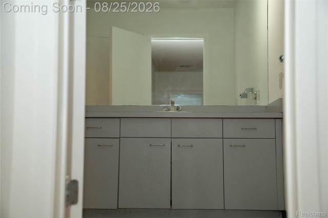 31033 Evergreen Court, Farmington Hills, MI 48331