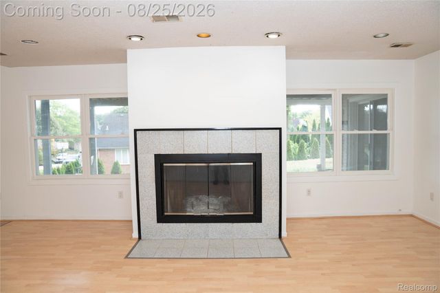 31033 Evergreen Court, Farmington Hills, MI 48331