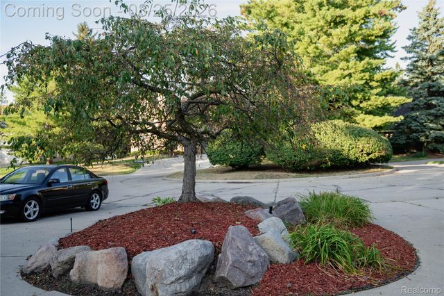 31033 Evergreen Court, Farmington Hills, MI 48331