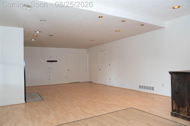 31033 Evergreen Court, Farmington Hills, MI 48331