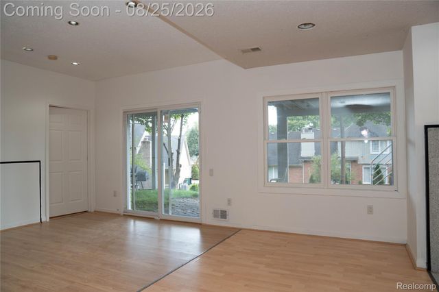 31033 Evergreen Court, Farmington Hills, MI 48331
