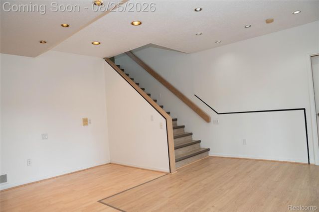 31033 Evergreen Court, Farmington Hills, MI 48331
