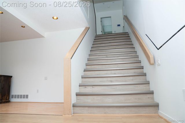 31033 Evergreen Court, Farmington Hills, MI 48331