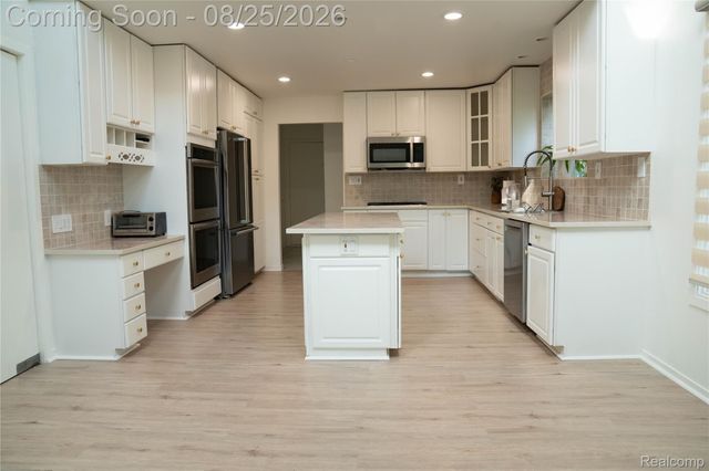 31033 Evergreen Court, Farmington Hills, MI 48331