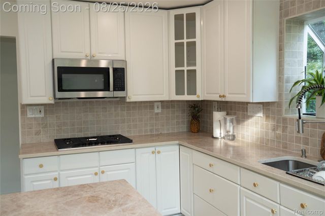 31033 Evergreen Court, Farmington Hills, MI 48331