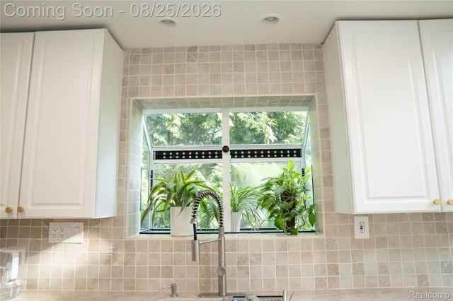 31033 Evergreen Court, Farmington Hills, MI 48331